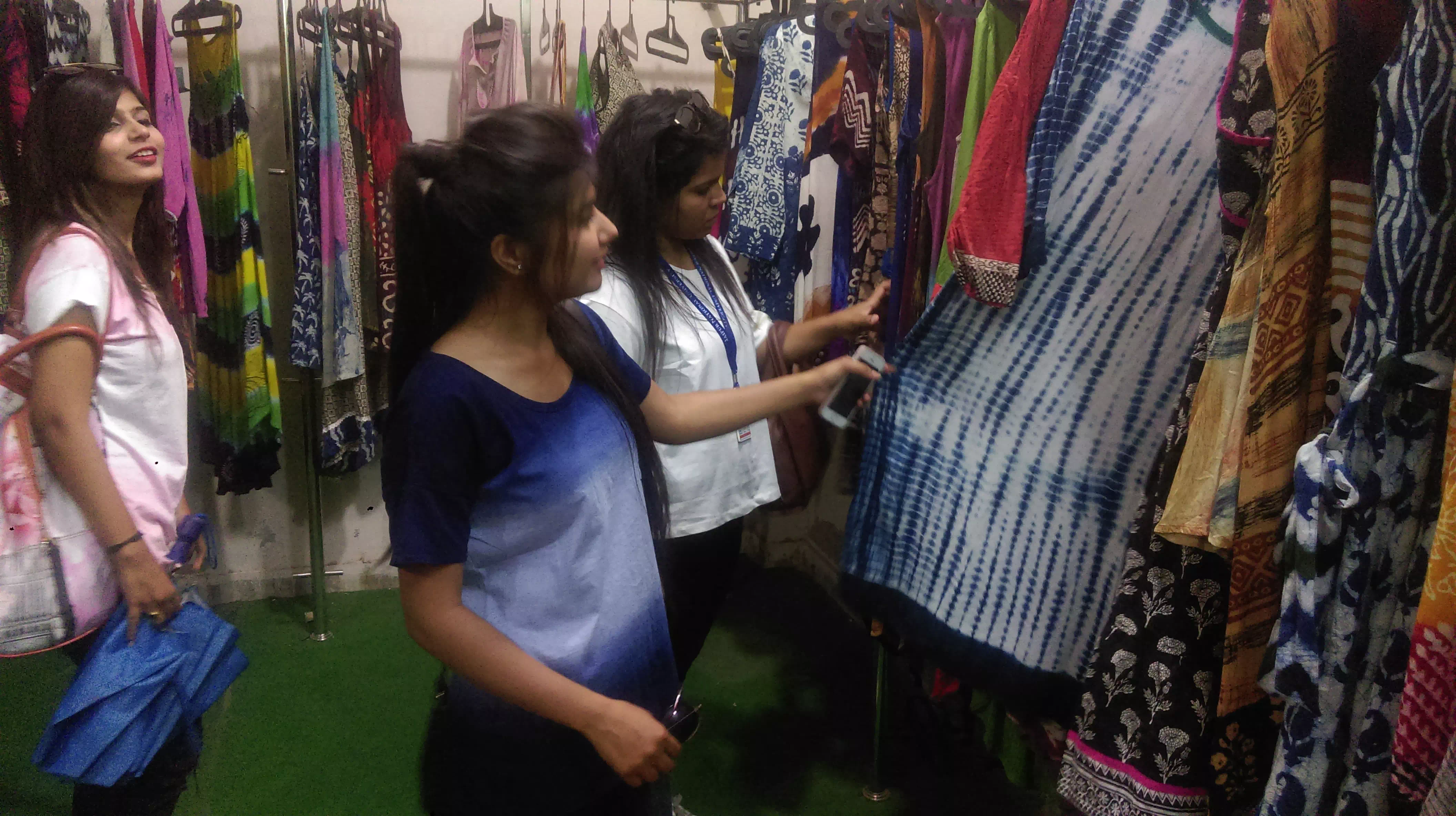 Visit to International Textile and Apparel Fair – VASTRA